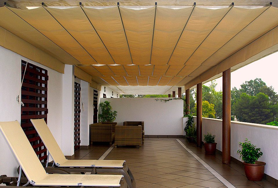 Toldo impermeable terraza Alicante - Toldos impermeables para patios